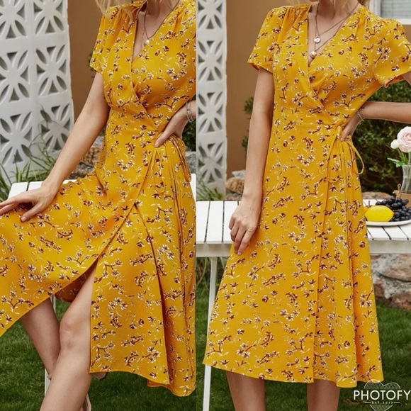 Dresses & Skirts - Boho Floral Print Wrap Dress